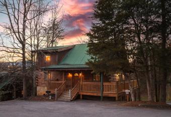 Moose Tracks cabin has Balcony rooms