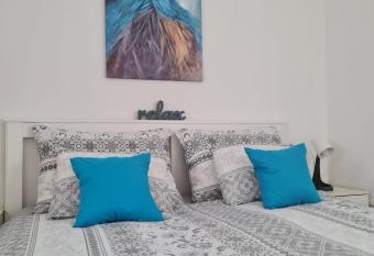 Apartment Pemper - Self check in and check out has Balcony rooms