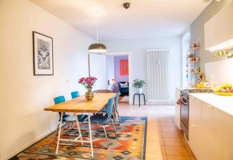 Sweet Cozzy House allows 18 year olds to book a room