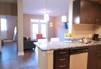 Modern Midtown Home away from Home has Balcony rooms