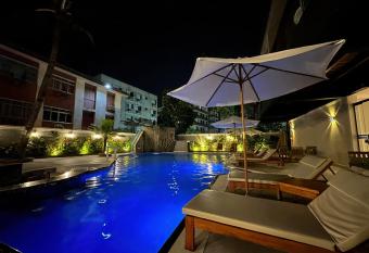 Marmeu Tropical (Com garagem) has Balcony rooms