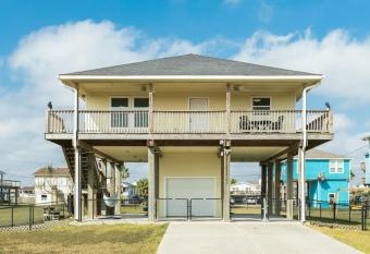 The Pirate's Bounty has Balcony rooms