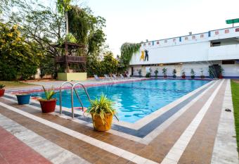 Arristo Resorts and Club has Smoking rooms