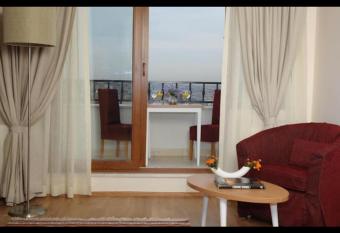 Three Apples Suites Taksim has Balcony rooms