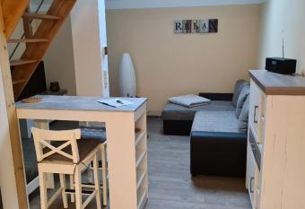 FeWo Sonnenweg Leipziger Neuseenland allows 18 year olds to book a room