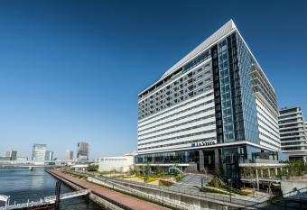 La Vista Tokyo Bay has Smoking/Balcony rooms