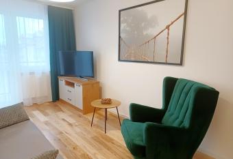 Kolory Warmii Apartament Zielony allows 18 year olds to book a room