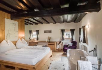 Chalet Wolfbachgut has Balcony rooms