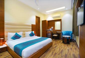 Hotel Aura Grand By Levelup Hotels has Smoking rooms