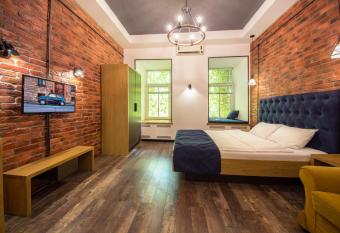 Loft Apartments near Landscape Alley allows 18 year olds to book a room