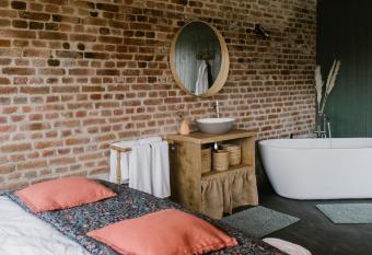 La cabane du potager - Ferme de Linciaux allows 18 year olds to book a room