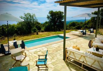 Villa Poggio has Balcony rooms