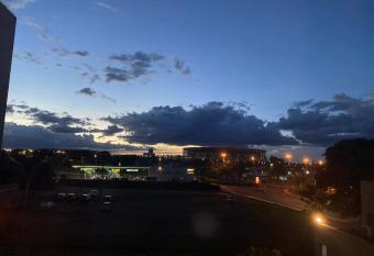 Grand Mercure Bras  lia - Ap Particular 307 allows 18 year olds to book a room