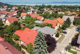   rnyas vend  gh  z, F  ge apartman has Balcony rooms