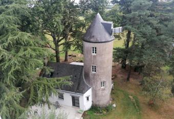Le moulin de La Retardi  re allows 18 year olds to book a room