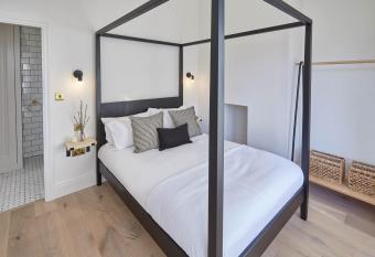 Host & Stay - Pier View has Balcony rooms