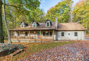 Private Lake Cabin w Deck&Grill, Fire Pit, WiFi! has Balcony rooms