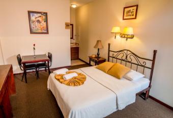 Hotel Am  n Real Costa Rica allows 18 year olds to book a room