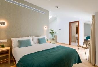 Hotel Emet   by AirNest allows 18 year olds to book a room