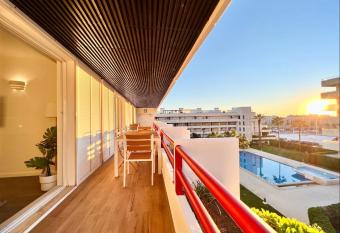 Home Out Vilamoura 20 Levante allows 18 year olds to book a room