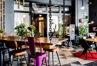 P182 Hidden Hostel allows 18 year olds to book a room