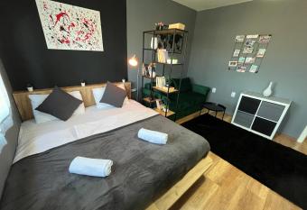 Mickitos City Center Apartment allows 18 year olds to book a room