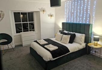 Norfolk Pad - Lovely 1 bed apartment in Bath - Top Floor allows 18 year olds to book a room