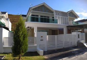 HOMESTAY SD12 CAMERON HIGHLANDS GOLDEN HILL 5BR SEMI D@GOLDEN HILLS NIGHT MARKET has Balcony rooms