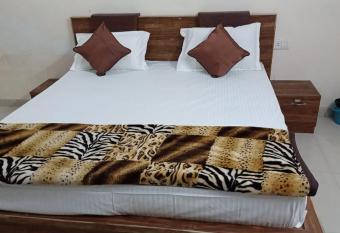 Hotel Viraj Palace by WB INN allows 18 year olds to book a room