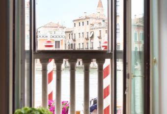 Palazzo Barocci has Balcony rooms