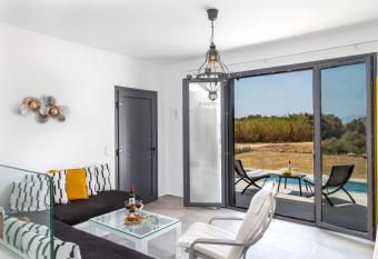 Bamboo Villa Naxos has Balcony rooms