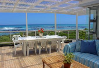 Paradise@Pearly has Balcony rooms