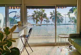 R  sidence Tierc   allows 18 year olds to book a room