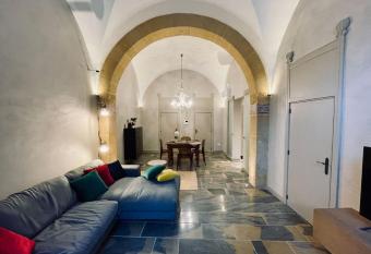 Casa Vacanze Gramsci has Balcony rooms