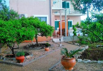 Jakov one bedroom apartment Sucuraj has Balcony rooms