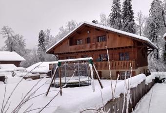 Chalet Esprit has Balcony rooms