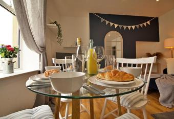  Bridgewater  at stayBOOM allows 18 year olds to book a room