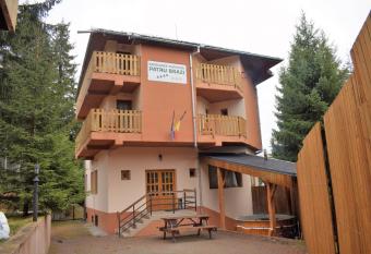 Cabana 4 Brazi Statiunea Muntele Baisorii has Balcony rooms