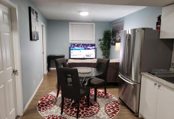 Cozy Two Bedroom Guest Suite in NW allows 18 year olds to book a room