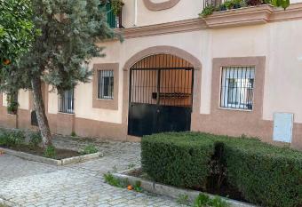 Sevilla. Gerena Casa Rural para familia o profesionales allows 18 year olds to book a room