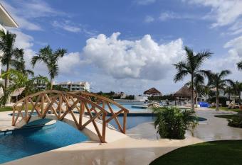 Bliss at Puerto Aventuras has Balcony rooms