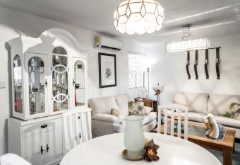 Depa Lulu zona hotelera, caseta de cobro a Silao has Balcony rooms