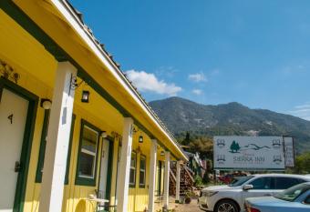 Genas's Sierra Inn & Restaurant has Balcony rooms
