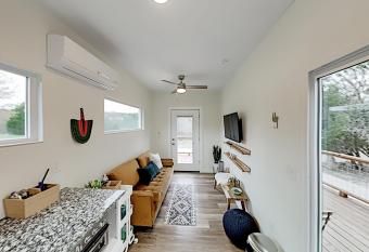 The Comfy Cottages has Balcony rooms