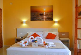 Le Twins -Bed and Breakfast has Balcony rooms