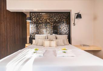 Archo Suites Pythagoreio has Balcony rooms