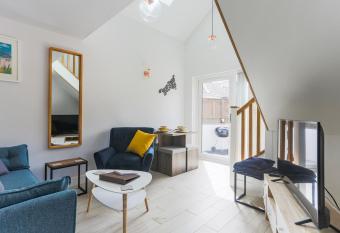 Modern Detached House outside of Truro allows 18 year olds to book a room