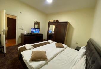 Alsultan Palace hostel has Balcony rooms