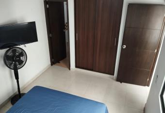 C  moda habitaci  n con ba  o privado, excelente ubicaci  n cerca al parque principal de Sabaneta has Balcony rooms