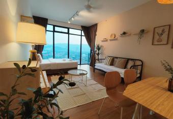 New Georgetown Modern City View 2BR Homestay for 10pax                          Beacon Executive Suite has Balcony rooms